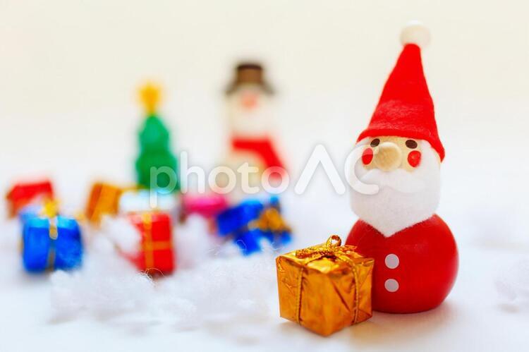 クリスマス15-サンタさんとプレゼント- クリスマス,xmas,クリスマスイブの写真素材