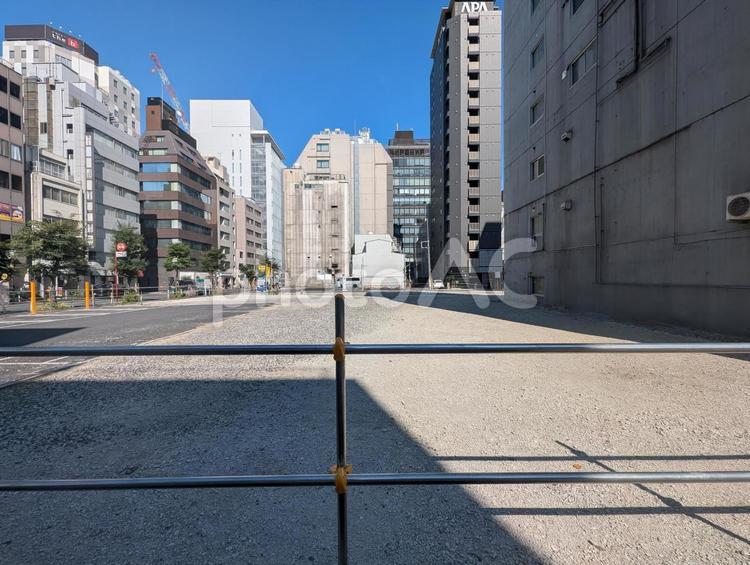 オフィス街の空き地 空き地,建設予定地,土地の写真素材