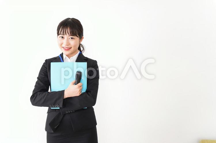 プレゼンテーションをするビジネスウーマン プレゼンテーション,営業,グラフの写真素材