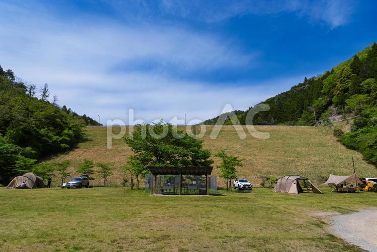 キャンプ場より佐中ダムを望む 佐仲ダム,アース式,灌漑用水の写真素材