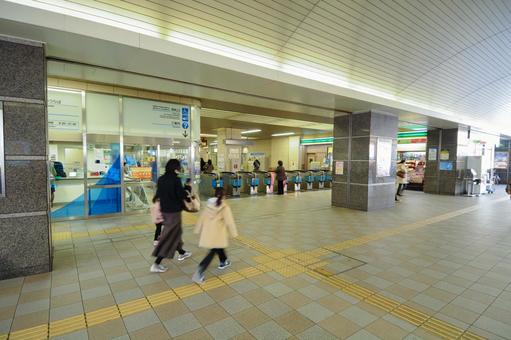 経堂駅の改札 経堂駅,駅,駅舎の写真素材