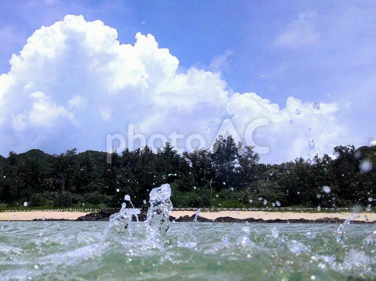 海辺の景色　水しぶき 海辺,海,空の写真素材