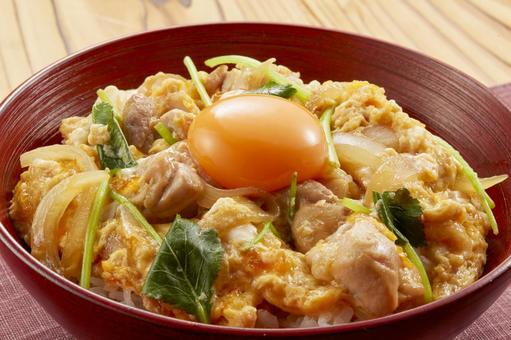 親子丼 卵黄のせ 親子丼 卵黄のせ 親子丼,丼,シズル感の写真素材