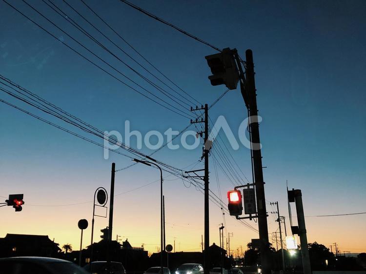 夕方の信号 夕方,信号,夕焼けの写真素材