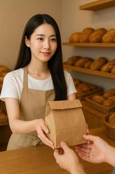 パン屋さんで働く素敵な女性 パン屋さんで働く素敵な女性の写真