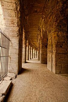 石造りの回廊（アルル） アーチ,回廊,石造りの写真素材