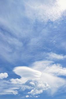 Thin clouds floating in the sky, sky, sky, background, JPG