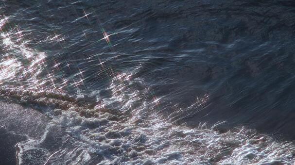 晩秋の夕陽を浴びてキラキラ光る海 海,夕陽,晩秋の写真素材