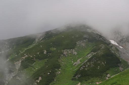 室堂平から立山を望む② 室堂平から立山を望む②の写真