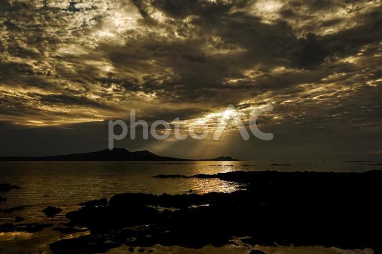 ＜五島＞夜明けのさんさん富江キャンプ村 海,夜明け,夕方の写真素材