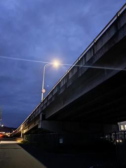 夜の陸橋 夜の陸橋の写真