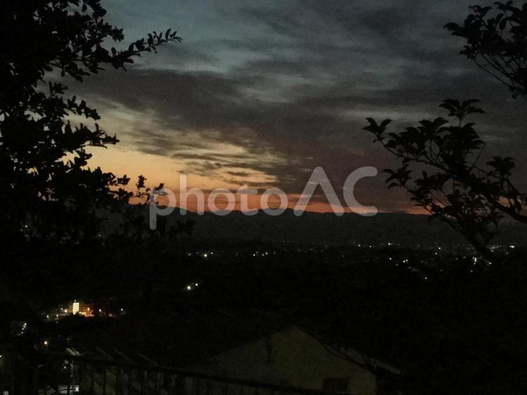 夕暮れ 木,風景,日暮れの写真素材
