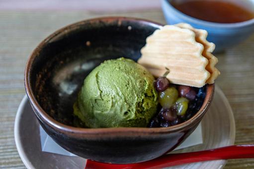 抹茶アイスと小豆の和風デザート 抹茶アイスと小豆の和風デザート 抹茶,アイス,小豆の写真素材