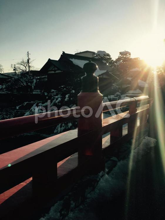 橋の上から見た夕焼け 夕焼け,橋,街並みの写真素材