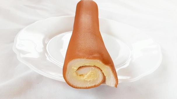 細長いロールケーキ・2 ロールケーキ,食べ物,スイーツの写真素材