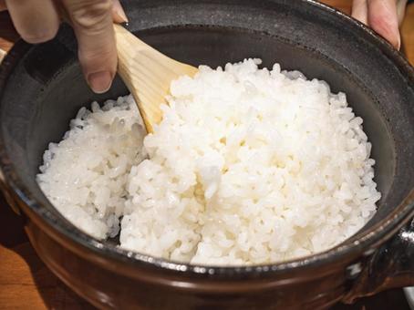 湯気に満ちる炊きたての幸 ごはん,炊きたて,土鍋の写真素材