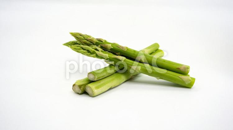 アスパラガス　調理用素材　白背景 アスパラガス,野菜,緑黄色野菜の写真素材