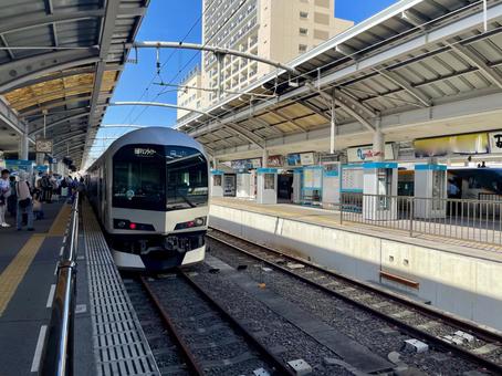 高松駅に停車する快速マリンライナー マリンライナー,快速,jr四国の写真素材