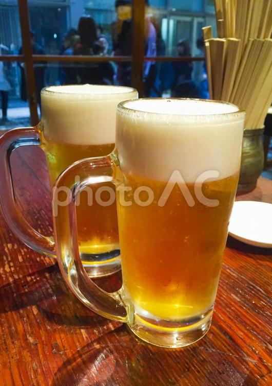 とりあえず生中で乾杯 ビール,お酒,泡の写真素材