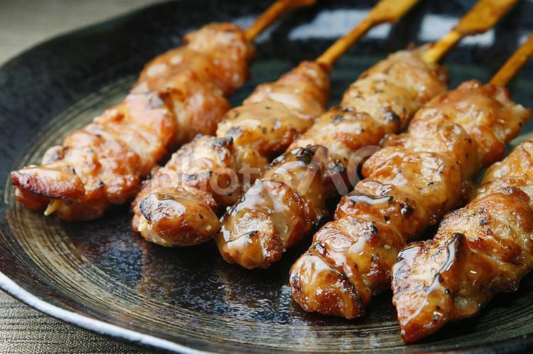 焼き鳥（とりもも・塩）-08 焼き鳥,鶏肉,とりももの写真素材