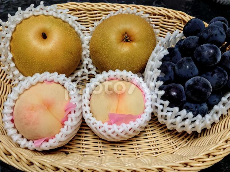 秋のくだもの　梨　桃　葡萄 果物,フルーツ,ナシの写真素材