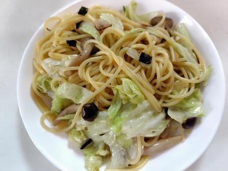 キャベツとしめじのパスタ キャベツとしめじのパスタ,しめじ,キャベツの写真素材