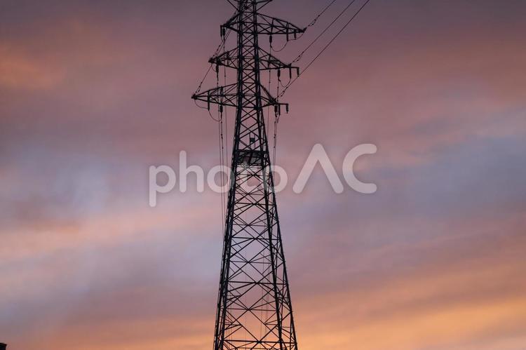 きれいな夕空と鉄塔のある風景 きれいな,夕空,鉄塔の写真素材
