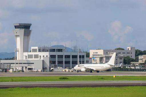 朝焼けの中で息をする翼 朝焼けの中で息をする翼 飛行機,航空機,旅客機の写真素材
