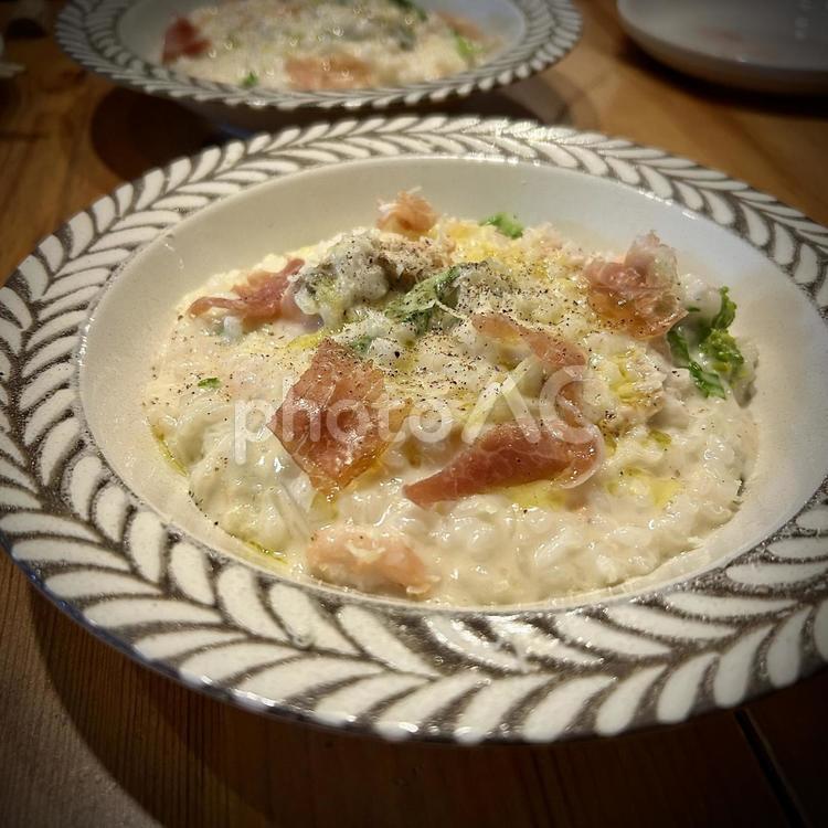 サーモンと菜の花のクリームリゾット イタリアン,イタリア料理,トラットリアの写真素材