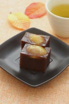 秋の和菓子 栗羊羹 秋の和菓子 栗羊羹の写真