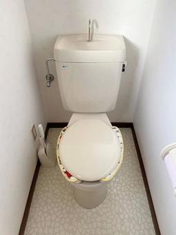 リフォーム前の古いトイレ リフォーム前の古いトイレ トイレ,リフォーム,古いトイレの写真素材