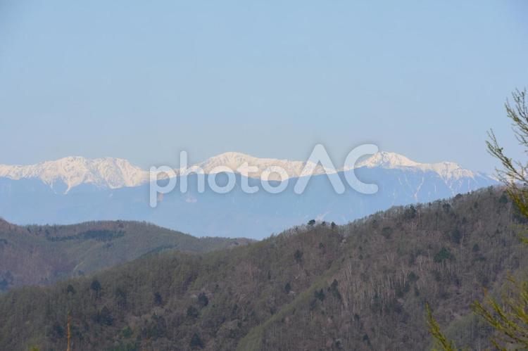 乾徳山から見る春の南アルプス・白峰三山 乾徳山,南アルプス,白峰三山の写真素材