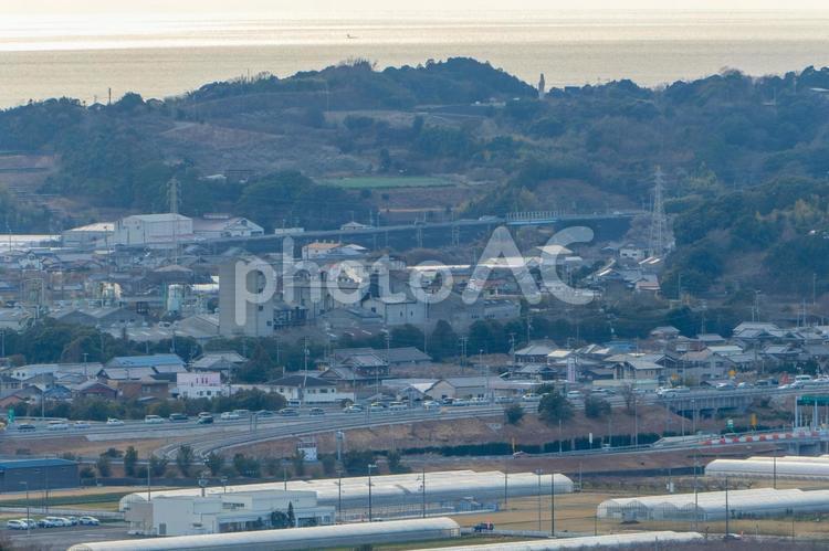 海を望む町の風景 町並み,住宅街,海の写真素材