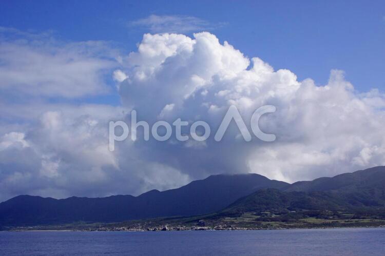 徳之島（奄美群島）のムシロ瀬をフェリーから望む！（夏編） ムシロ瀬,奄美群島,徳之島の写真素材