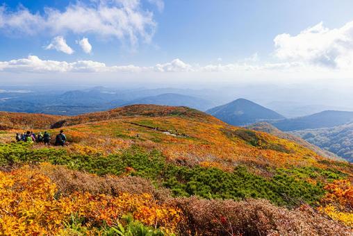 秋色に染まる 栗駒山の絶景 秋色に染まる 栗駒山の絶景 山,秋,紅葉の写真素材