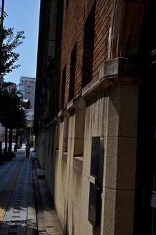 おしゃれな都会の歩道に沿う歴史的タイル壁 都会,タイル,壁の写真素材