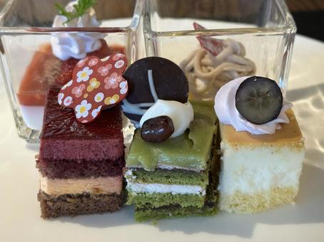ケーキプレート ケーキプレート 美味しい,ケーキプレート,プチケーキの写真素材