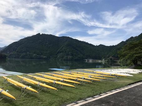 湖とボート 湖とボートの写真