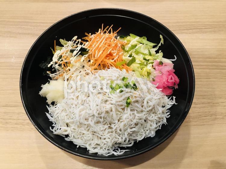 釜揚げしらす丼　和食 シラス,しらす丼,しらすの写真素材