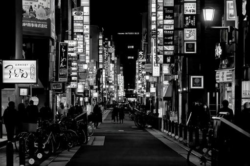 夜の大阪、北新地本通り 夜の大阪、北新地本通り 繁華街,歓楽街,日本の写真素材