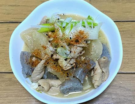 モツ煮込み　こんにゃく　七味唐辛子　ねぎ モツ煮込み,モツ,こんにゃくの写真素材