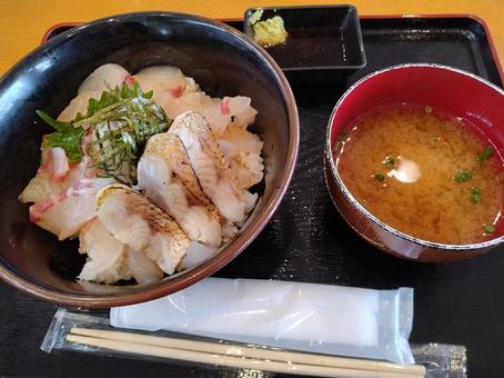 特上海鮮丼 特上海鮮丼の写真