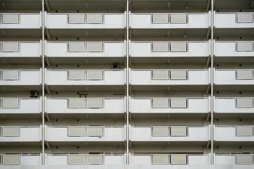 地上から見上げたマンション 賃貸マンション,住宅,マイホームの写真素材
