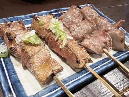 美味しそうな焼きレバーとハラミの串焼き レバー,ハラミ,串の写真素材