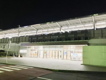夜のJR岐阜羽島駅 夜のJR岐阜羽島駅の写真