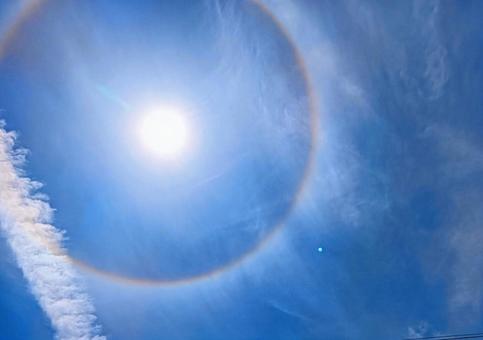 日暈 虹の輪 ハロ現象 日暈 虹の輪 ハロ現象の写真