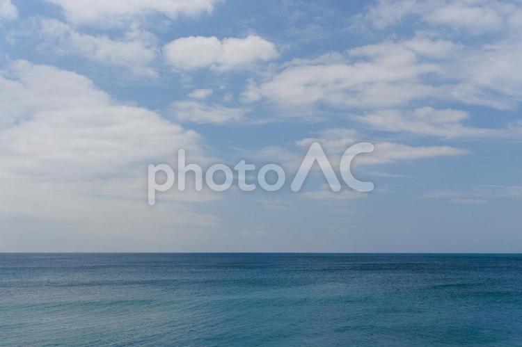 青空とターコイズブルーの海 青空,海,ターコイズブルーの写真素材