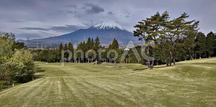 富士山に救われるヘボゴルフ 風景,春,富士山の写真素材