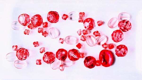 ピンク系のビーズたち１ ビーズ,ピンク,赤の写真素材