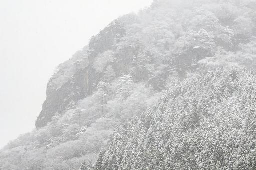 雪のゴリラ山⑴ 冬,雪,ゴリラ岩の写真素材